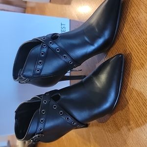 Nine West heeled bootie